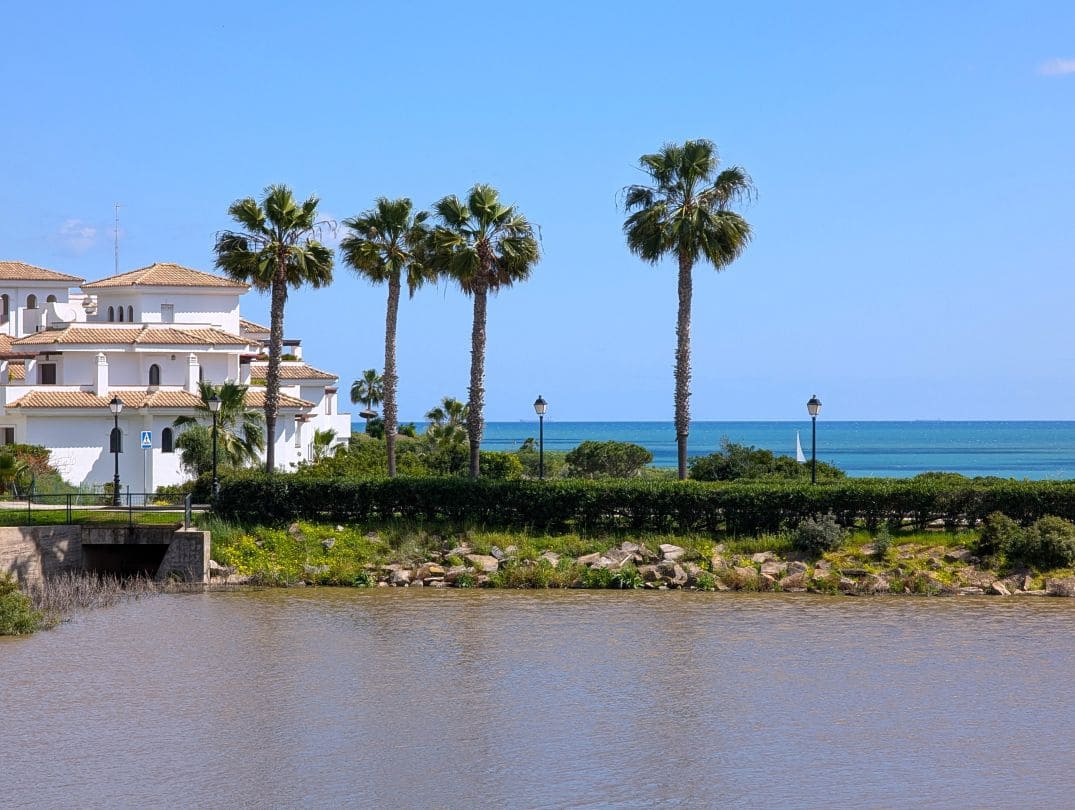 2 soveværelse Lejlighed til leje i La Alcaidesa med swimmingpool - € 1.800 (Ref: 9468792)