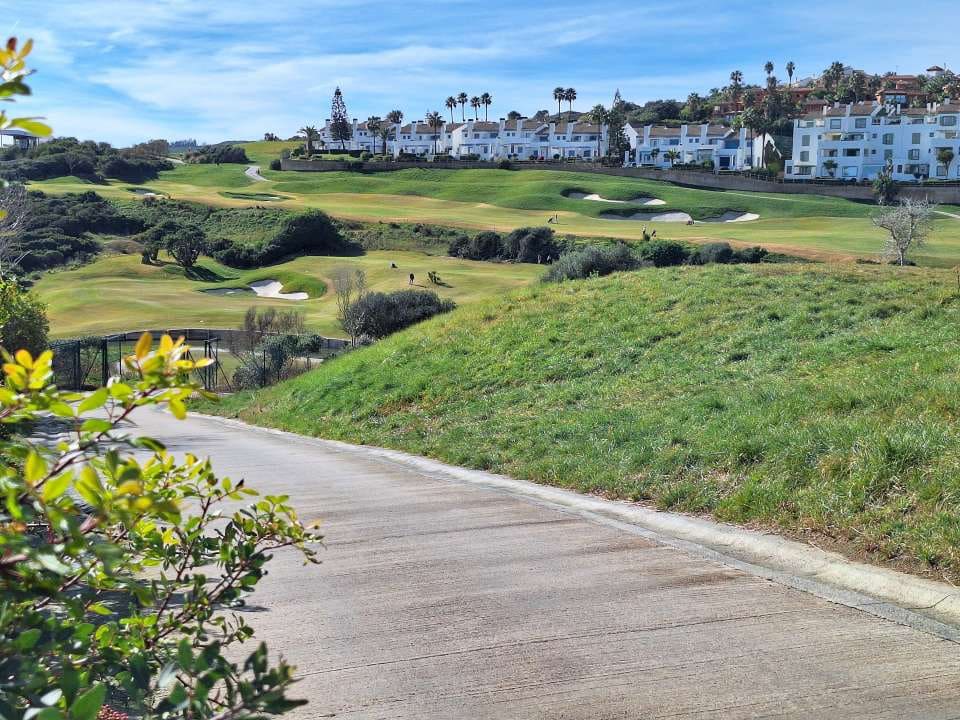 2 soveværelse Lejlighed til leje i La Alcaidesa med swimmingpool - € 1.800 (Ref: 9468792)