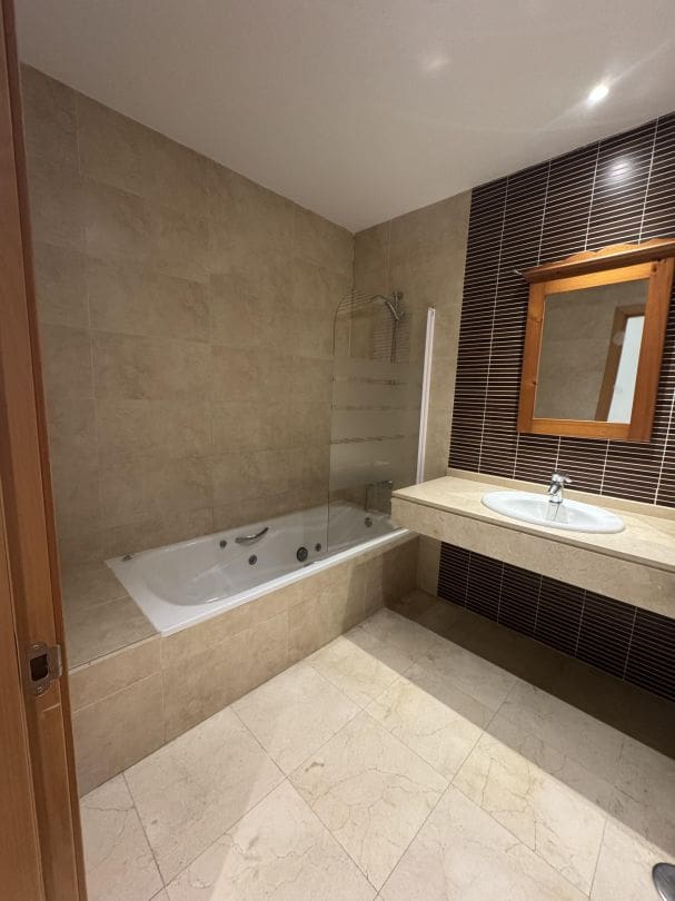 2 bedroom Apartment for sale in Pueblo Nuevo de Guadiaro with pool - € 355,000 (Ref: 9468794)