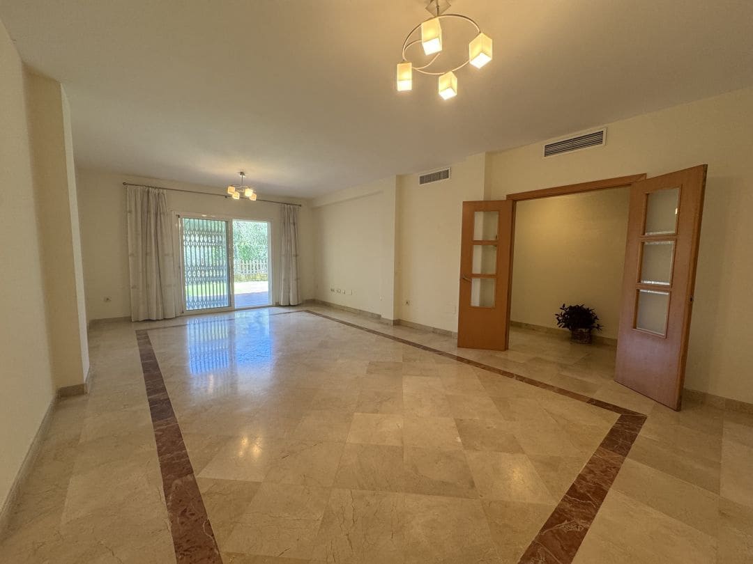 2 bedroom Apartment for sale in Pueblo Nuevo de Guadiaro with pool - € 355,000 (Ref: 9468794)