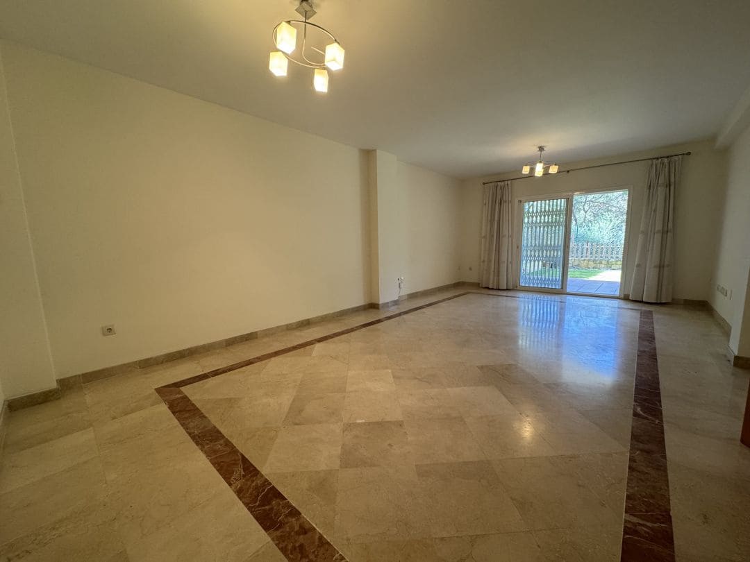 2 bedroom Apartment for sale in Pueblo Nuevo de Guadiaro with pool - € 355,000 (Ref: 9468794)