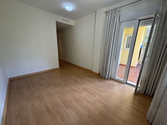 Apartamento de 2 habitaciones en Pueblo Nuevo de Guadiaro, San Roque en venta con piscina - 355.000 € (Ref: 9468794)