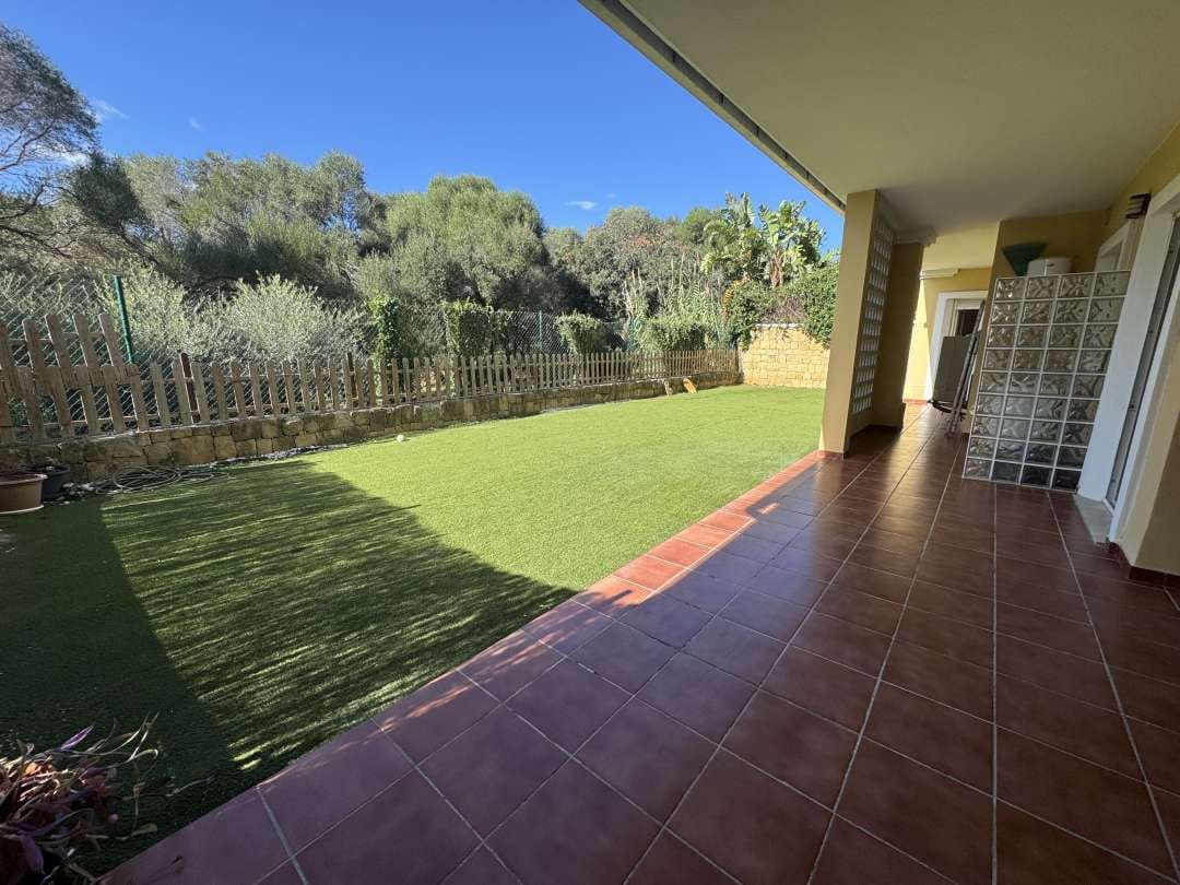 2 bedroom Apartment for sale in Pueblo Nuevo de Guadiaro with pool - € 355,000 (Ref: 9468794)