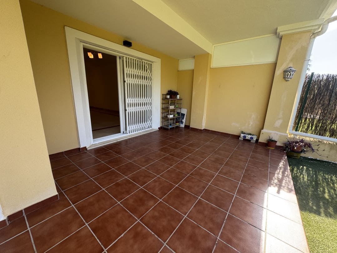 2 bedroom Apartment for sale in Pueblo Nuevo de Guadiaro with pool - € 355,000 (Ref: 9468794)