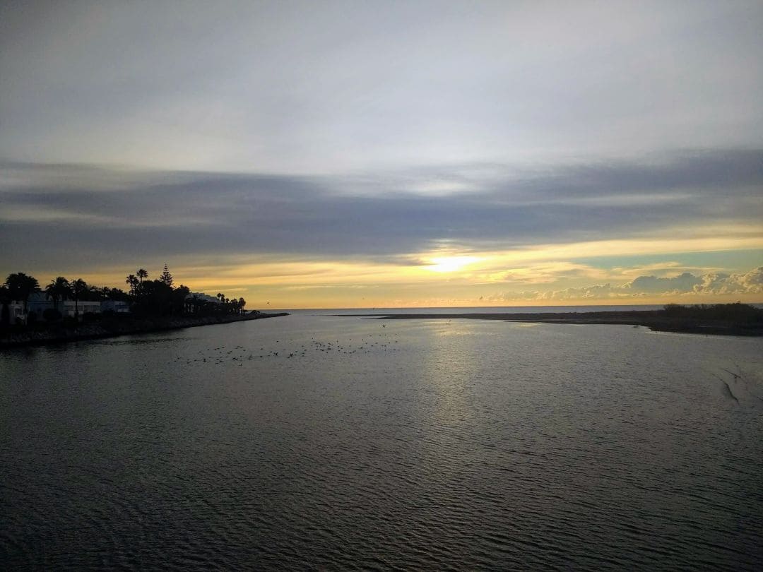 2 bedroom Apartment for sale in Pueblo Nuevo de Guadiaro with pool - € 355,000 (Ref: 9468794)