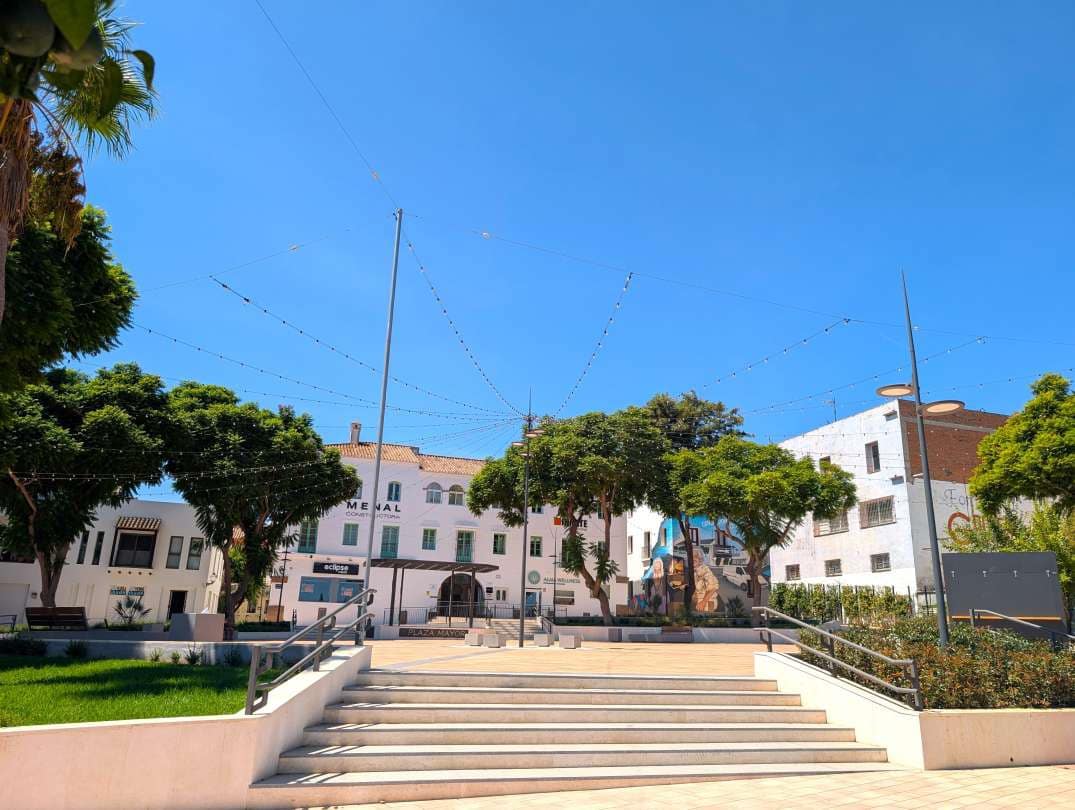 2 bedroom Apartment for sale in Pueblo Nuevo de Guadiaro with pool - € 355,000 (Ref: 9468794)