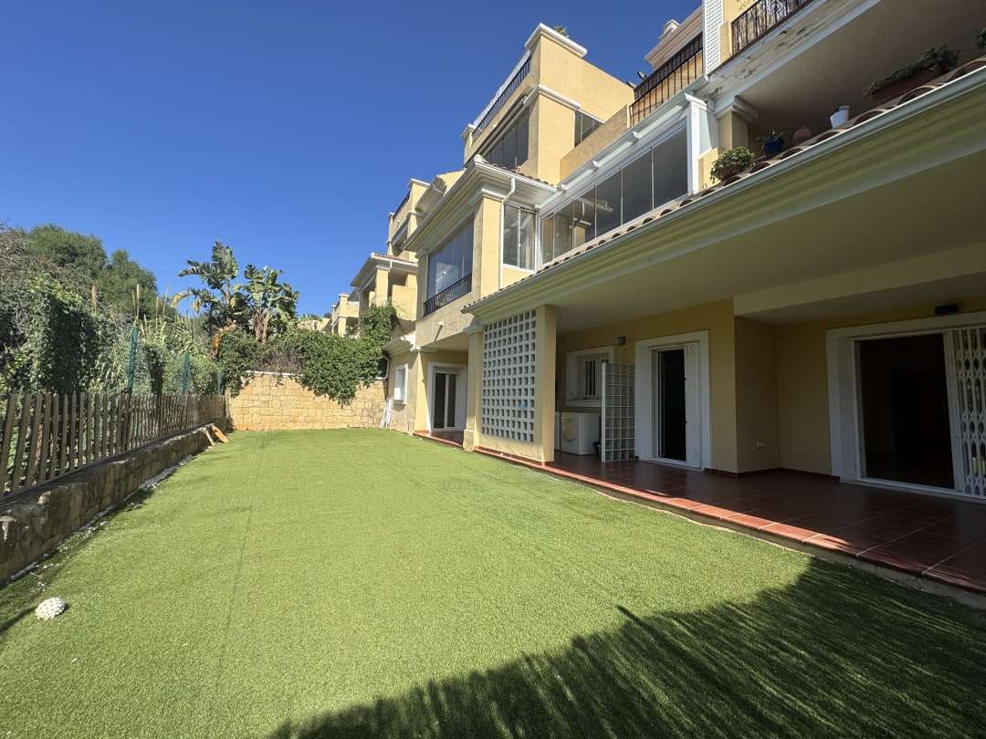 2 bedroom Apartment for sale in Pueblo Nuevo de Guadiaro with pool - € 355,000 (Ref: 9468794)