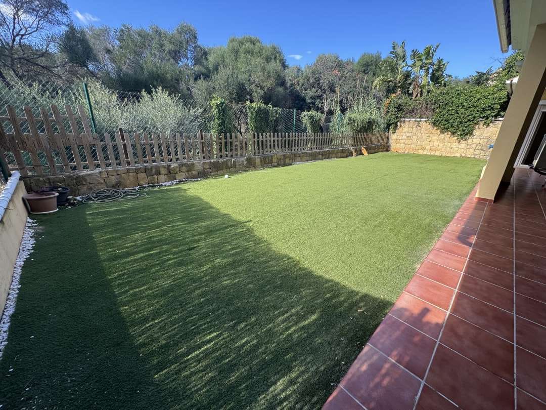 2 bedroom Apartment for sale in Pueblo Nuevo de Guadiaro with pool - € 355,000 (Ref: 9468794)