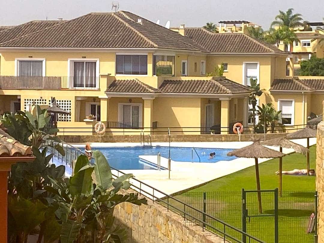 2 bedroom Apartment for sale in Pueblo Nuevo de Guadiaro with pool - € 355,000 (Ref: 9468794)