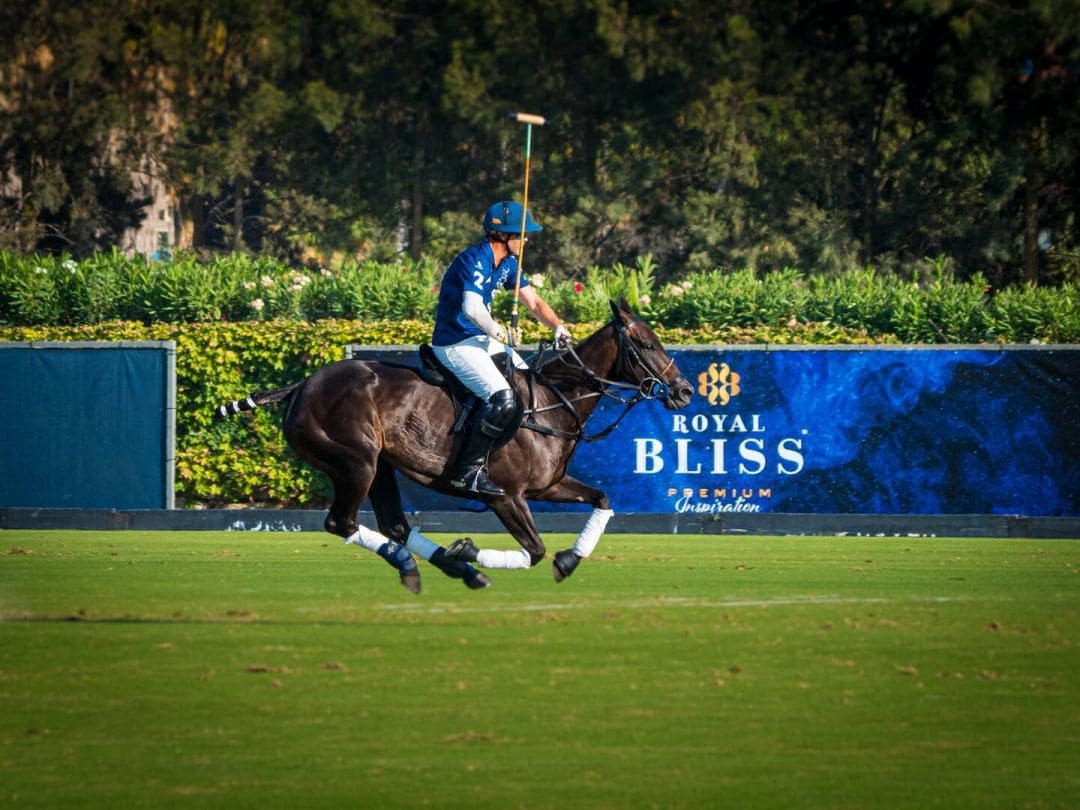 2 bedroom Apartment for sale in Pueblo Nuevo de Guadiaro with pool - € 355,000 (Ref: 9468794)