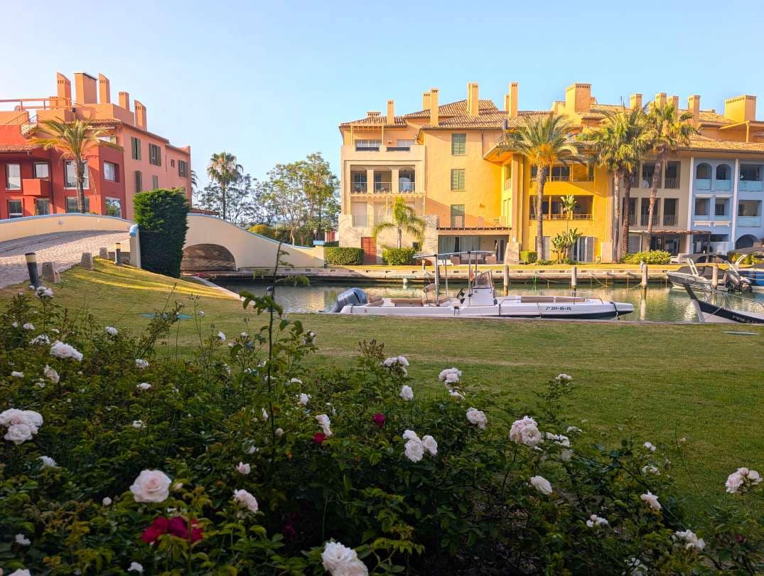 2 bedroom Apartment for sale in Pueblo Nuevo de Guadiaro with pool - € 355,000 (Ref: 9468794)