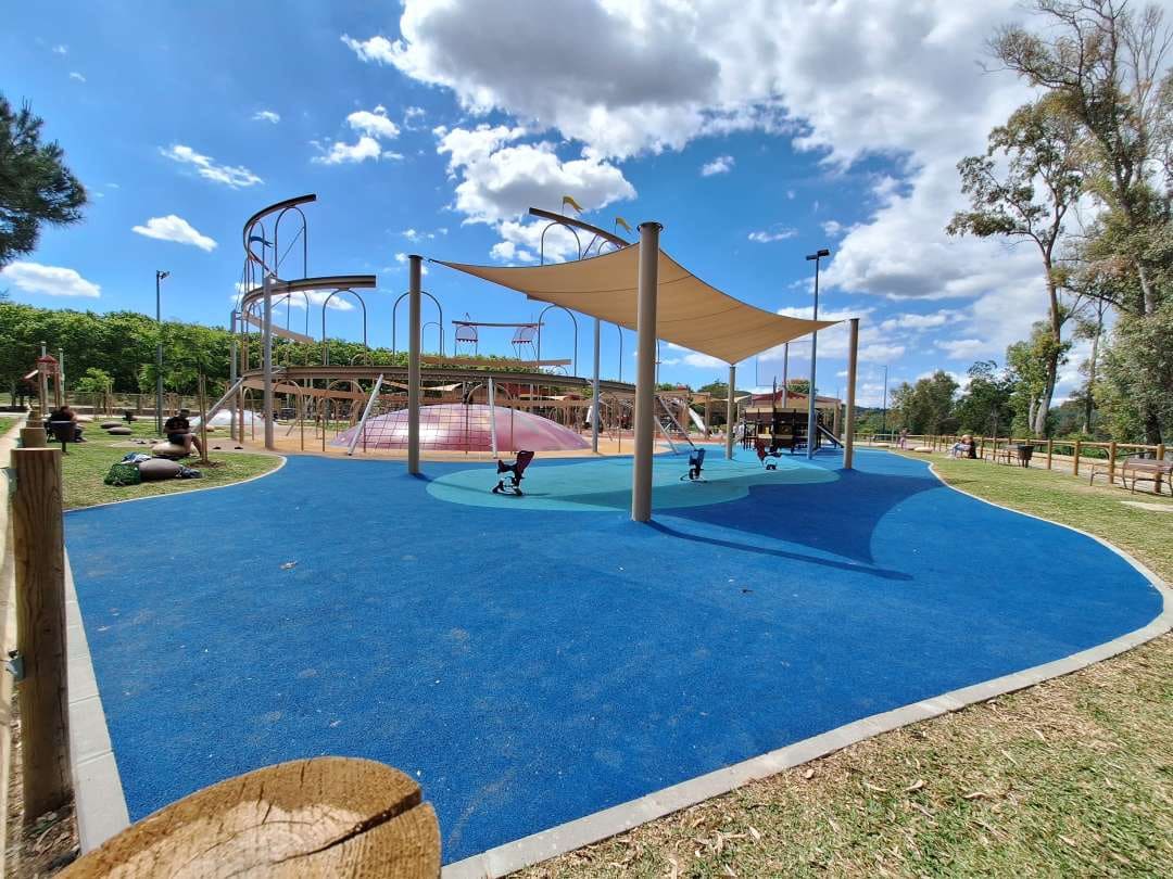 2 bedroom Apartment for sale in Pueblo Nuevo de Guadiaro with pool - € 355,000 (Ref: 9468794)