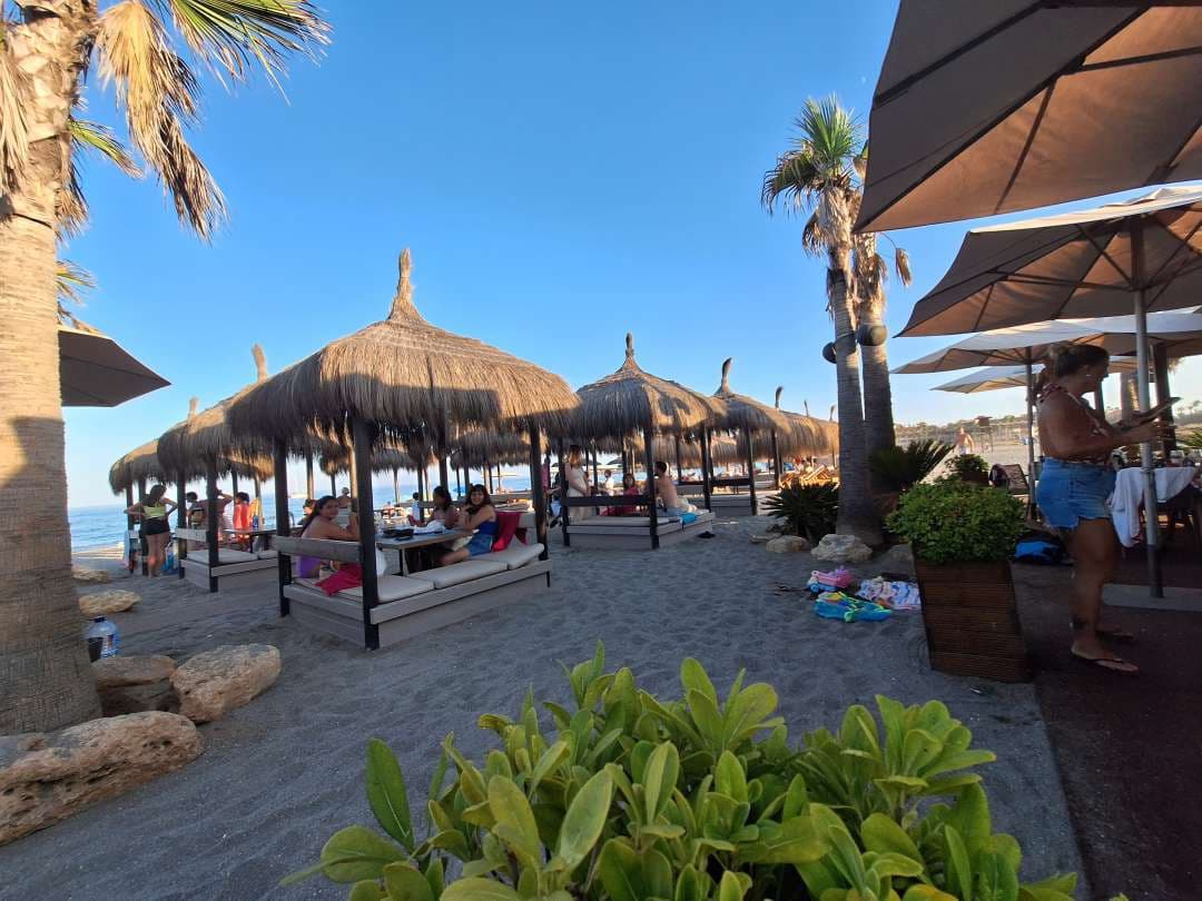 2 bedroom Apartment for sale in Pueblo Nuevo de Guadiaro with pool - € 355,000 (Ref: 9468794)