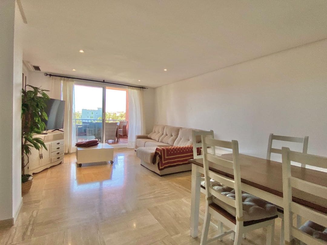 3 bedroom Flat for rent in San Roque with pool - € 1,600 (Ref: 9468796)