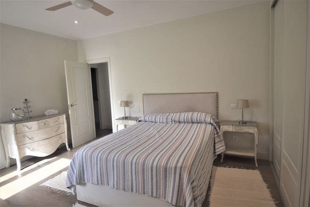 2 soveværelse Lejlighed til leje i San Roque - € 1.300 (Ref: 9468799)