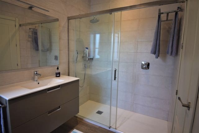 2 soveværelse Lejlighed til leje i San Roque - € 1.300 (Ref: 9468799)