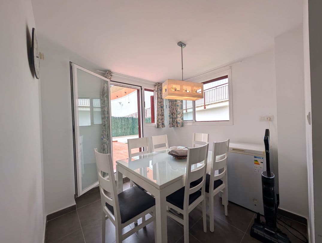 3 bedroom Apartment for sale in La Alcaidesa with pool - € 350,000 (Ref: 9468800)