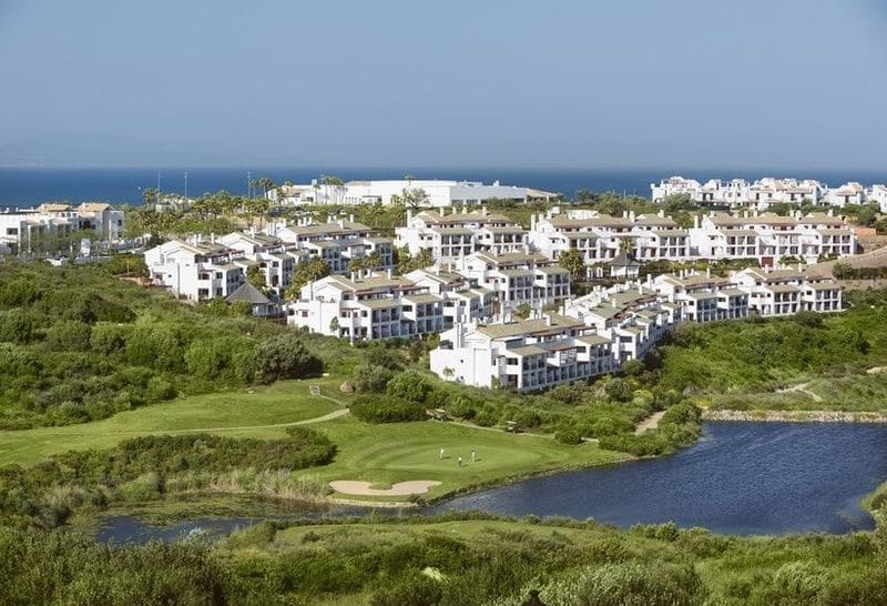 3 bedroom Apartment for sale in La Alcaidesa with pool - € 350,000 (Ref: 9468800)