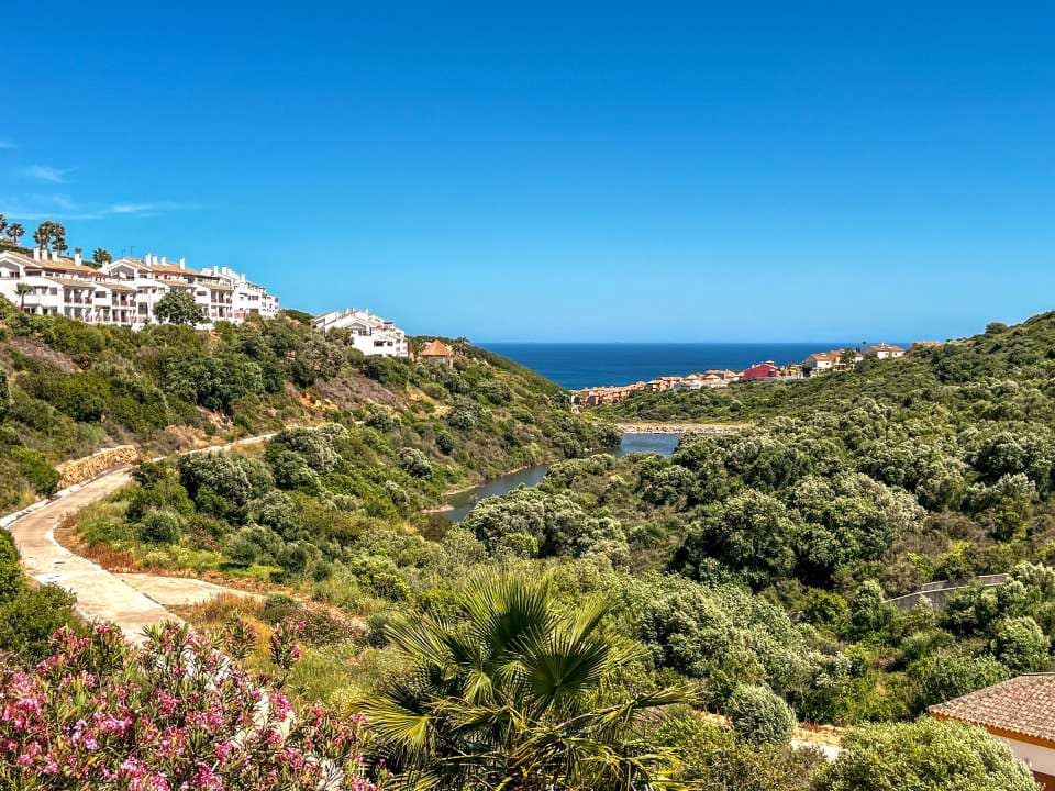 3 bedroom Apartment for sale in La Alcaidesa with pool - € 350,000 (Ref: 9468800)