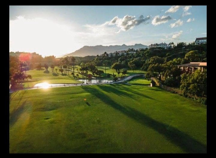 3 bedroom Villa for sale in Marbella with pool - € 1,000,000 (Ref: 9468801)