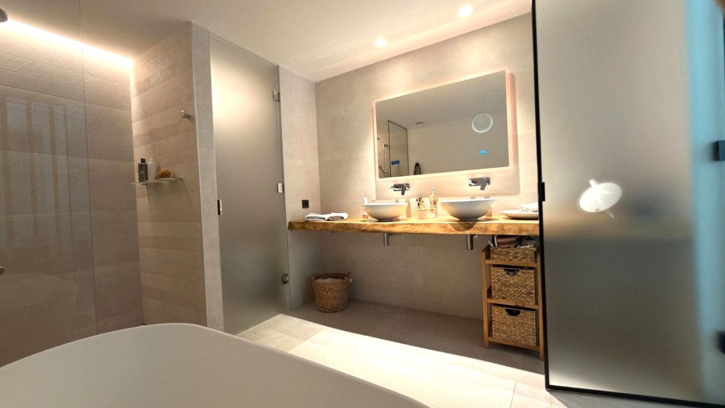 2 bedroom Flat for sale in Sotogrande with pool - € 900,000 (Ref: 9468802)