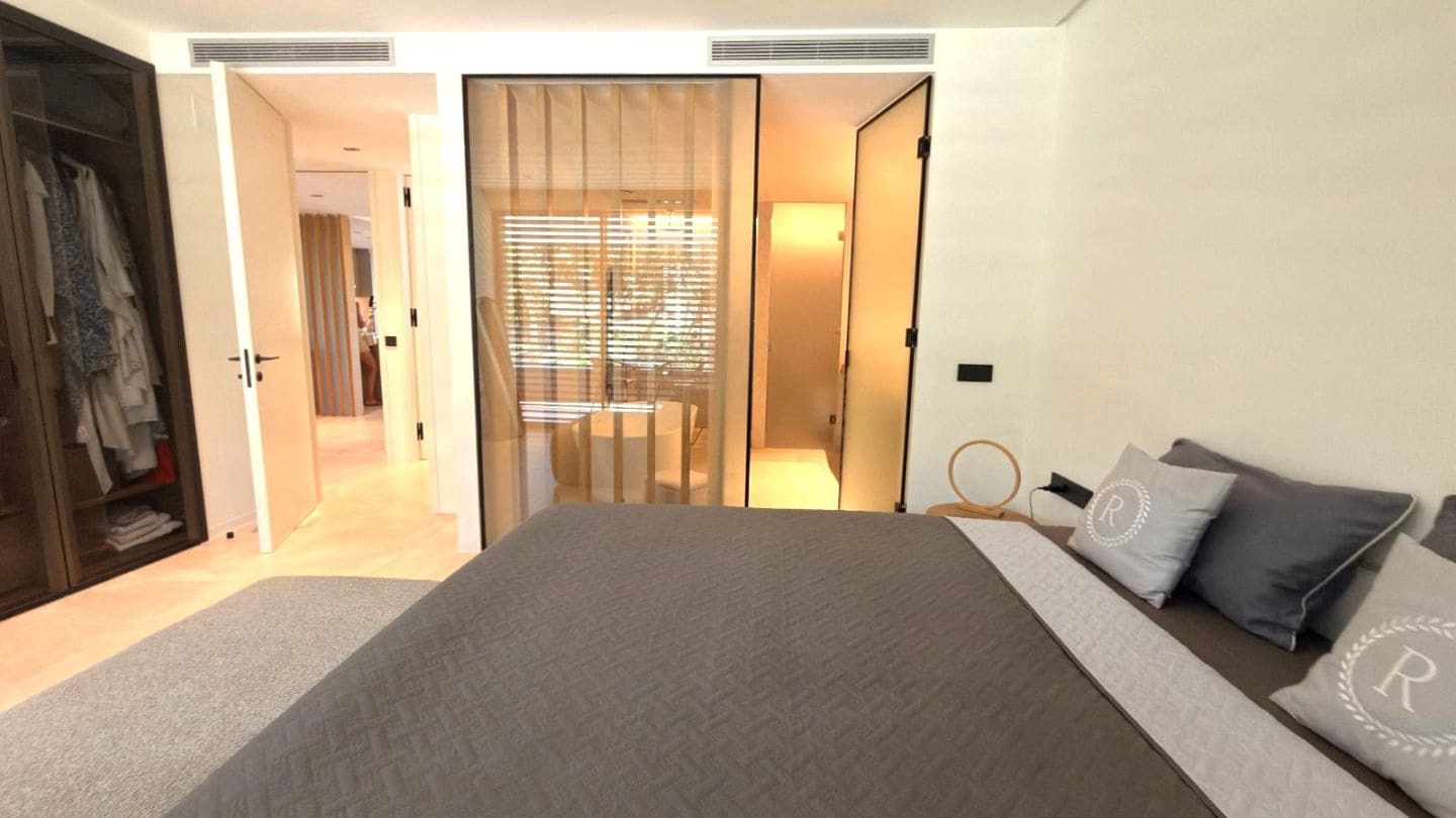 2 bedroom Flat for sale in Sotogrande with pool - € 900,000 (Ref: 9468802)