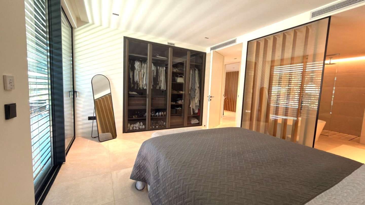 2 bedroom Flat for sale in Sotogrande with pool - € 900,000 (Ref: 9468802)