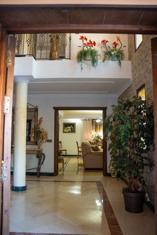 5 bedroom Villa for sale in La Linea de la Concepcion - € 875,000 (Ref: 9468804)