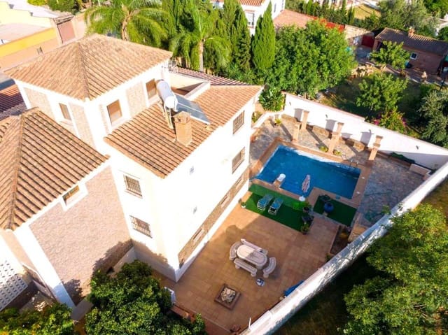 Chalet de 5 habitaciones en El Zabal - Santa Margarita, La Línea de la Concepción en venta - 875.000 € (Ref: 9468804)