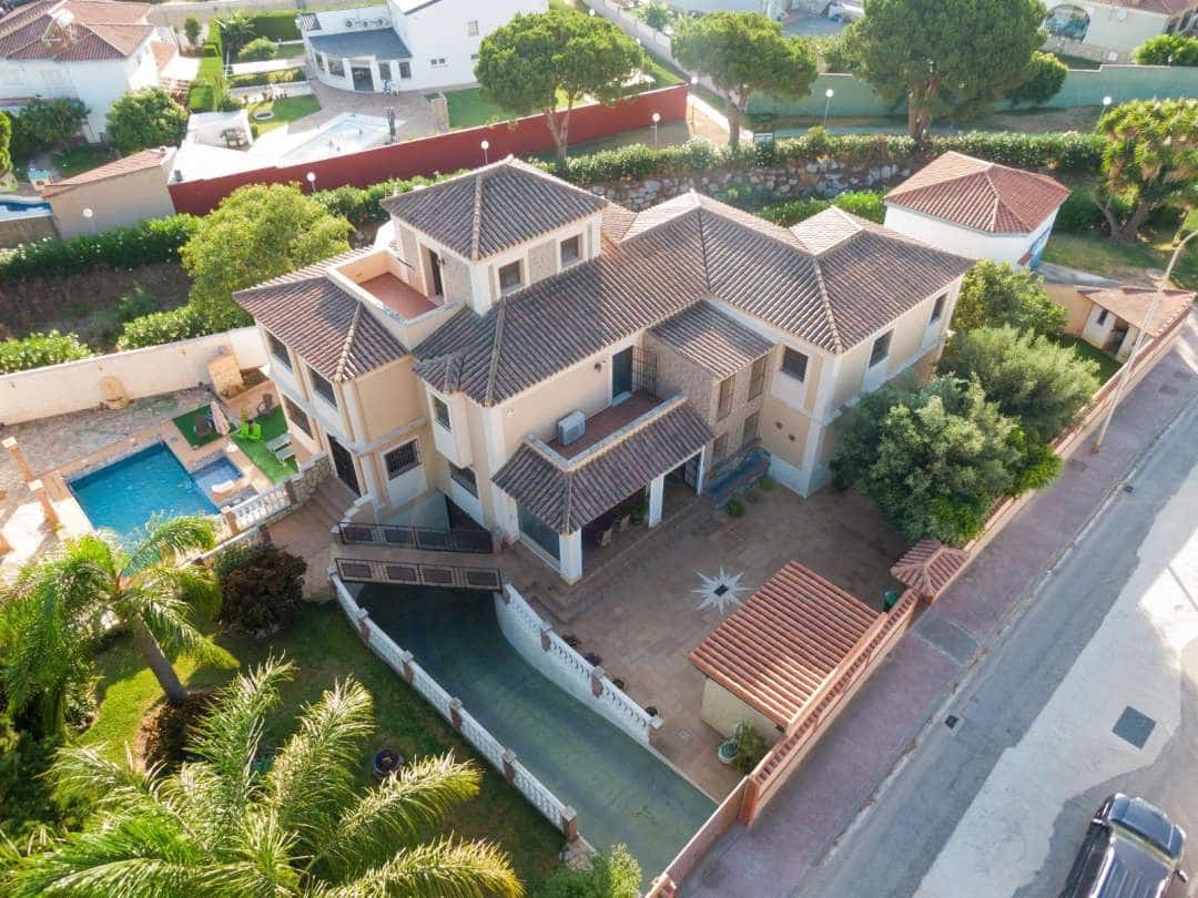 5 bedroom Villa for sale in La Linea de la Concepcion - € 875,000 (Ref: 9468804)