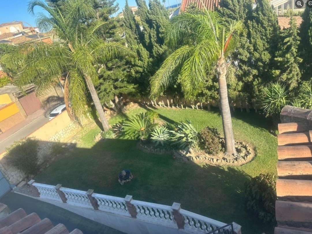 5 bedroom Villa for sale in La Linea de la Concepcion - € 875,000 (Ref: 9468804)