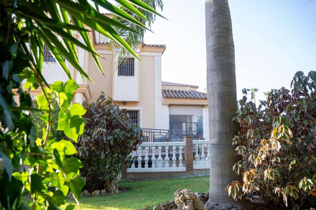 5 bedroom Villa for sale in La Linea de la Concepcion - € 875,000 (Ref: 9468804)
