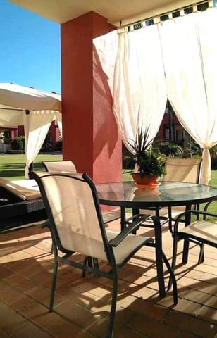 5 soveværelse Semi-Rækkehus til salg i La Línea de la Concepción med swimmingpool - € 470.000 (Ref: 9468805)