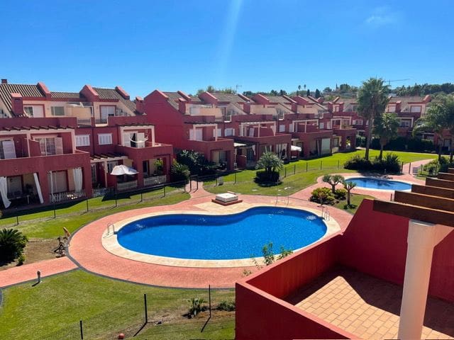 5 soveværelse Semi-Rækkehus til salg i La Línea de la Concepción med swimmingpool - € 470.000 (Ref: 9468805)