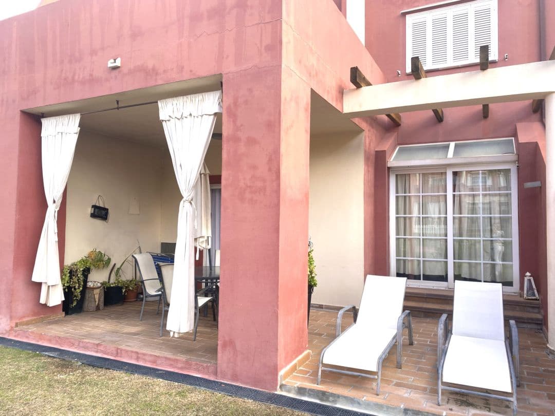 5 soveværelse Semi-Rækkehus til salg i La Linea de la Concepcion med swimmingpool - € 470.000 (Ref: 9468805)