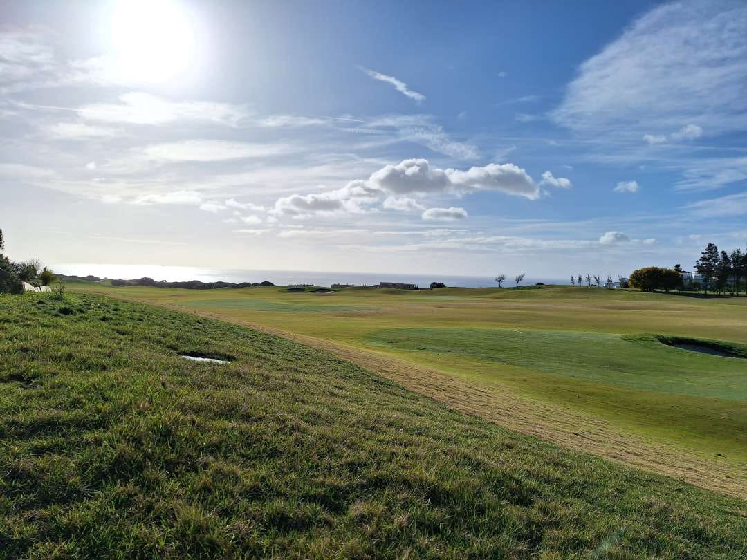 5 soveværelse Semi-Rækkehus til salg i La Linea de la Concepcion med swimmingpool - € 470.000 (Ref: 9468805)