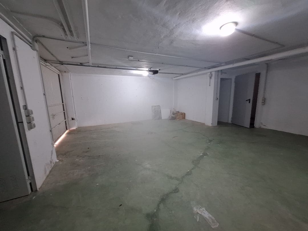 5 soveværelse Semi-Rækkehus til salg i La Linea de la Concepcion med swimmingpool - € 470.000 (Ref: 9468805)