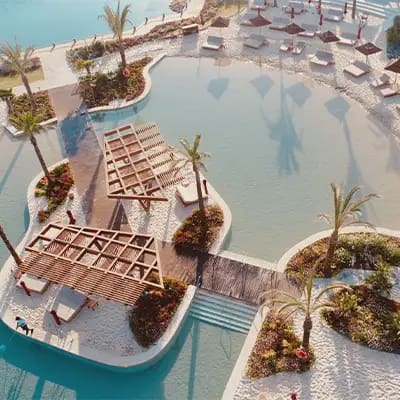 5 soveværelse Semi-Rækkehus til salg i La Linea de la Concepcion med swimmingpool - € 470.000 (Ref: 9468805)