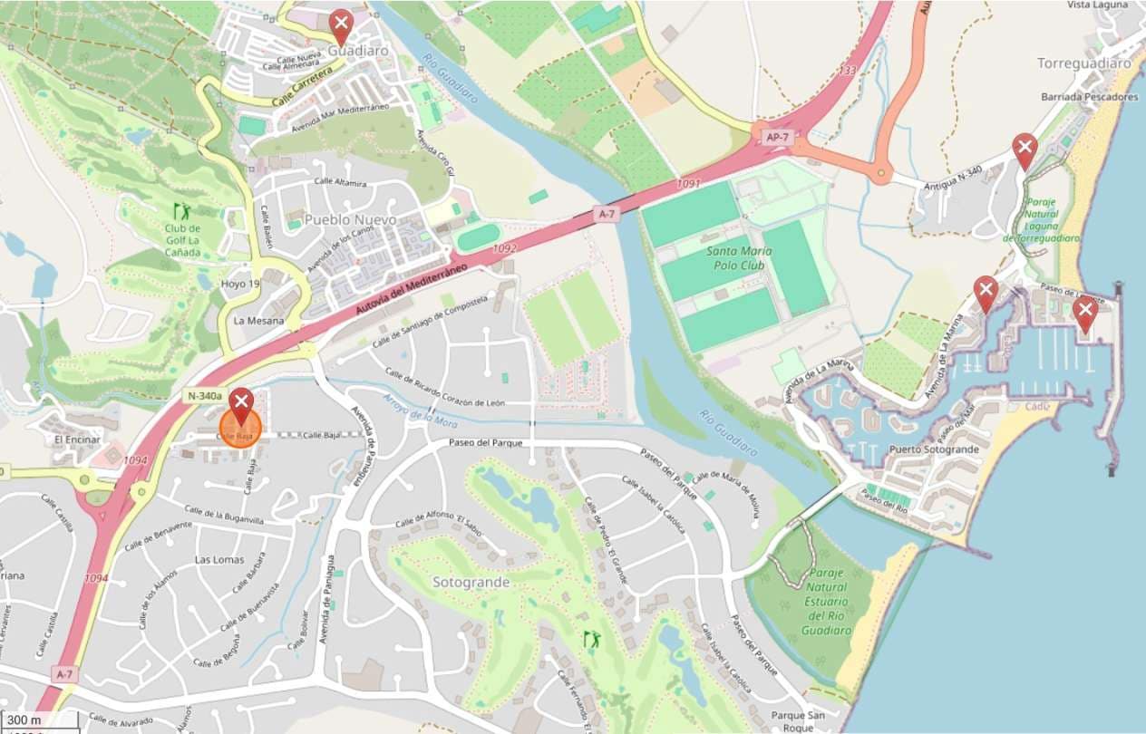 5 soveværelse Semi-Rækkehus til salg i La Linea de la Concepcion med swimmingpool - € 470.000 (Ref: 9468805)