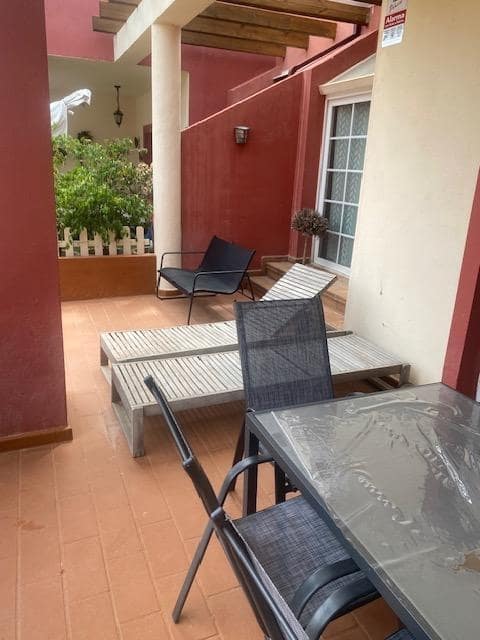 5 soveværelse Semi-Rækkehus til salg i La Linea de la Concepcion med swimmingpool - € 470.000 (Ref: 9468805)