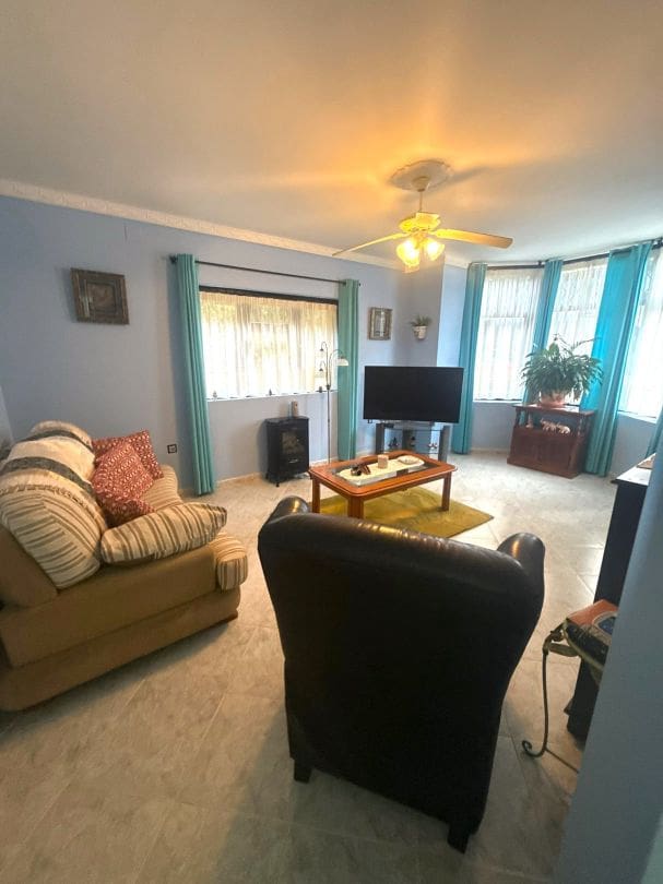 3 bedroom Villa for sale in La Linea de la Concepcion with pool - € 575,000 (Ref: 9468807)