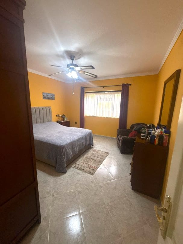 3 bedroom Villa for sale in La Linea de la Concepcion with pool - € 575,000 (Ref: 9468807)