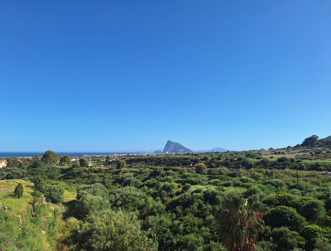 3 bedroom Villa for sale in La Linea de la Concepcion with pool - € 575,000 (Ref: 9468807)