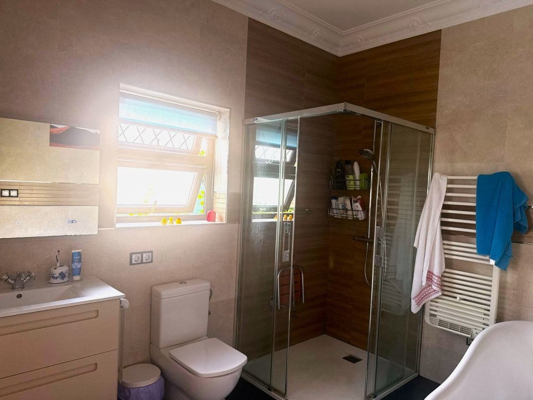 3 bedroom Villa for sale in La Linea de la Concepcion with pool - € 575,000 (Ref: 9468807)