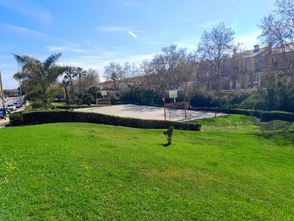 3 bedroom Villa for sale in La Linea de la Concepcion with pool - € 575,000 (Ref: 9468807)