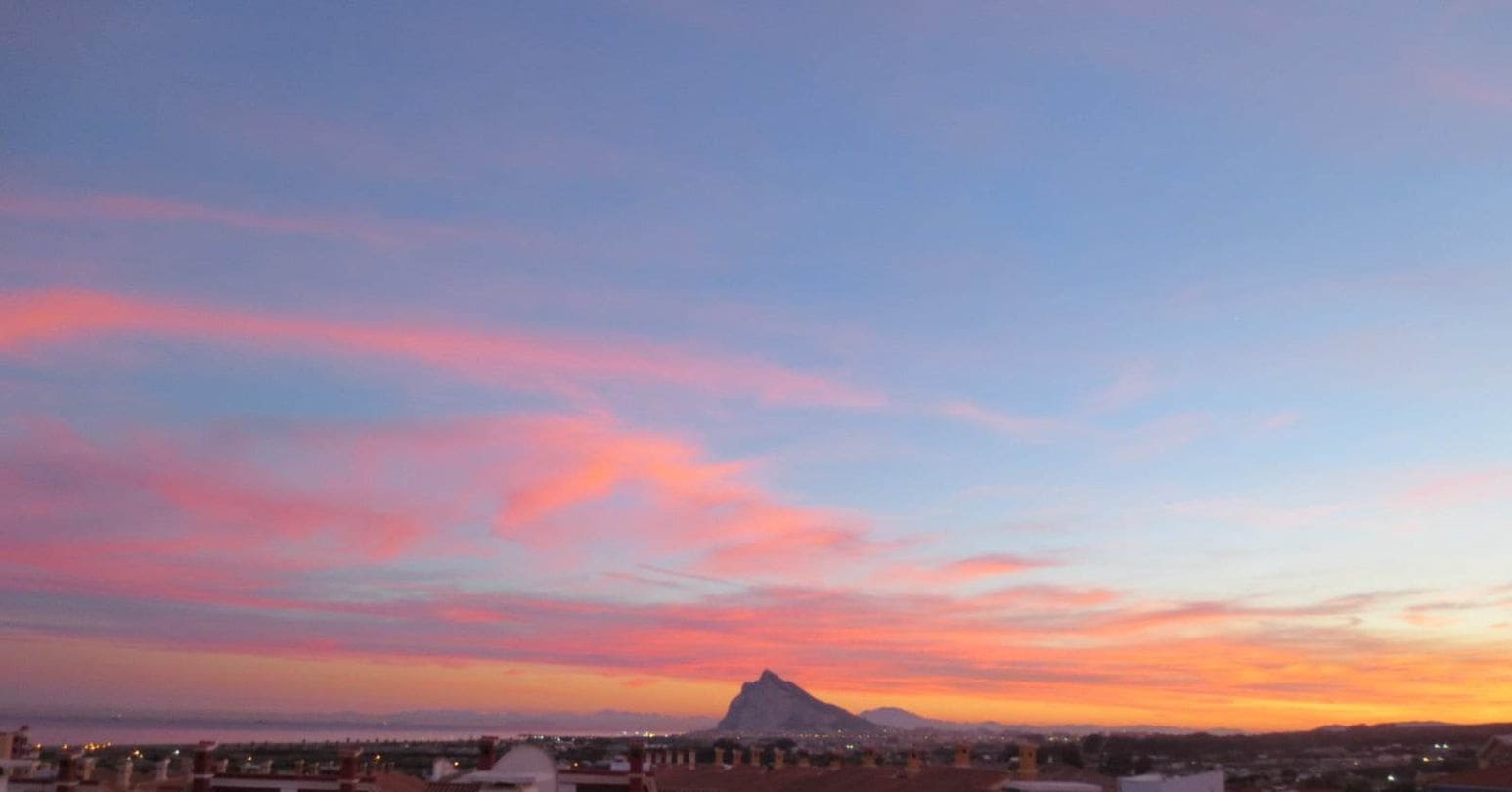 3 bedroom Villa for sale in La Linea de la Concepcion with pool - € 575,000 (Ref: 9468807)