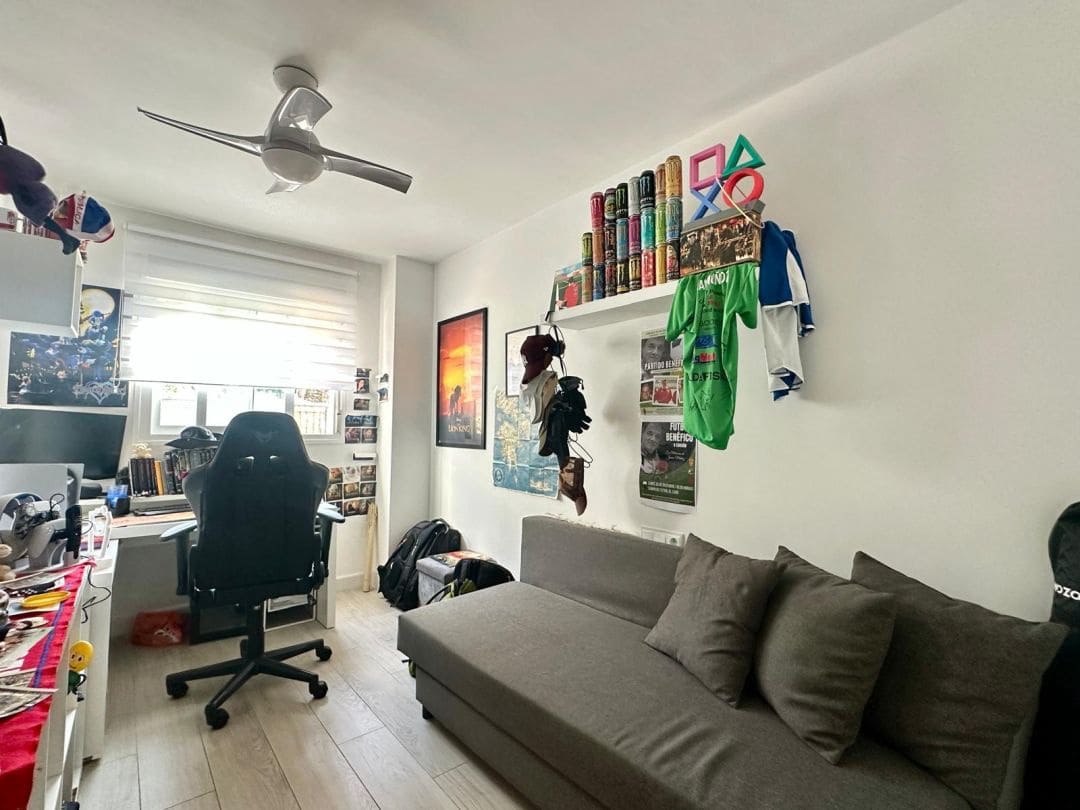 3 bedroom Flat for sale in La Alcaidesa with pool - € 290,000 (Ref: 9468808)