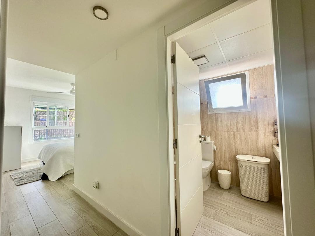 3 bedroom Flat for sale in La Alcaidesa with pool - € 290,000 (Ref: 9468808)