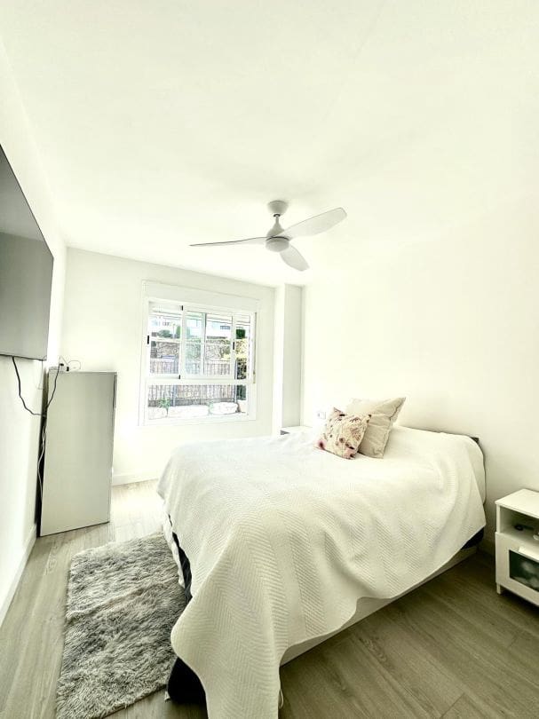 3 bedroom Flat for sale in La Alcaidesa with pool - € 290,000 (Ref: 9468808)