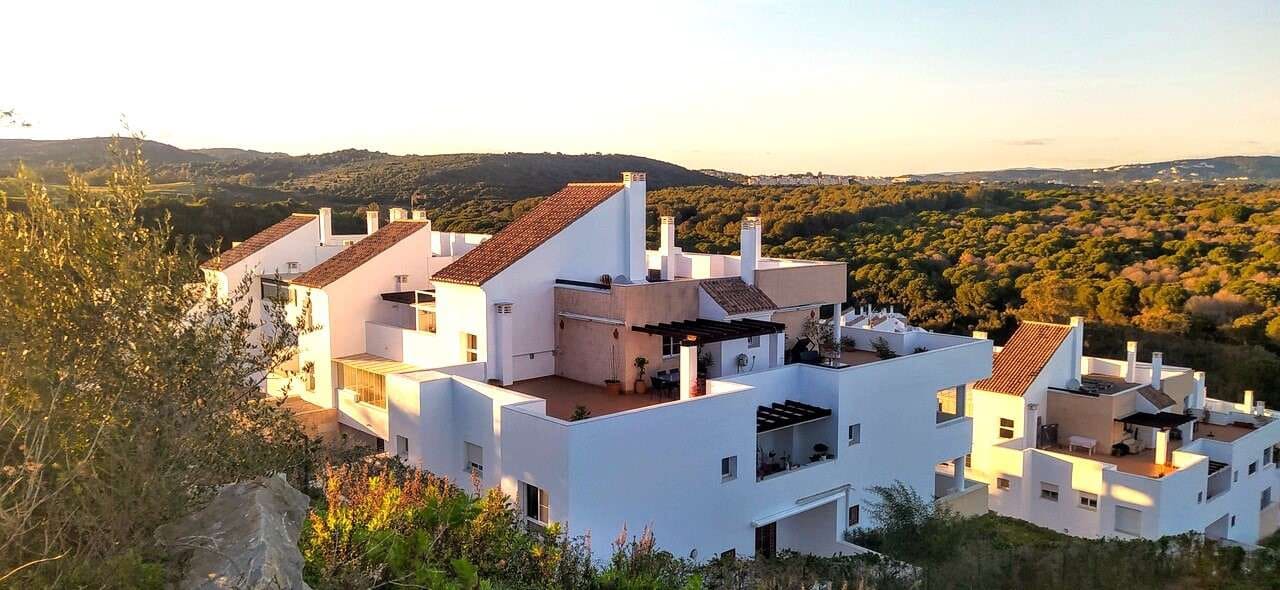 3 bedroom Flat for sale in La Alcaidesa with pool - € 290,000 (Ref: 9468808)